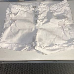 White jean shorts 🐼